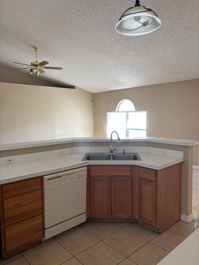 Foto del edificio - Single Family Home in Poinciana