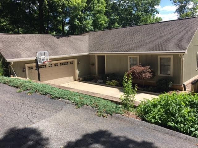 Primary Photo - 4 Bedroom / 3.5 Bath Lake Front Home Piney...