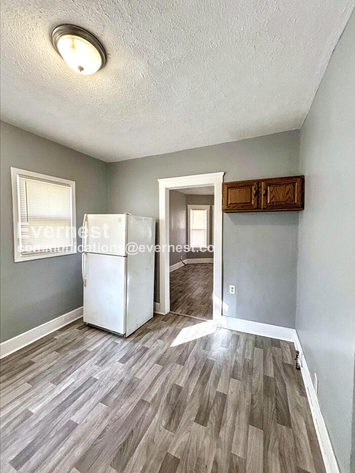 3443 Regent Rd Cleveland, OH 44127 – photo 2