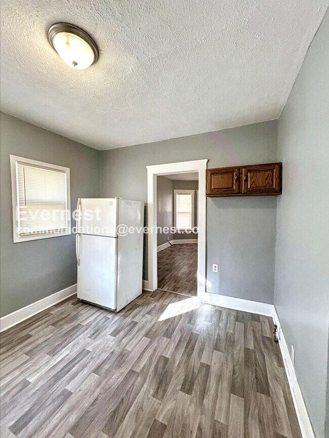 Foto del edificio - 3443 Regent Rd