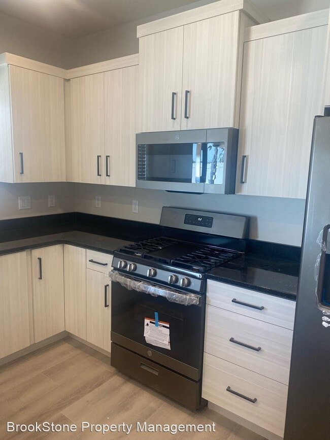 Building Photo - 3 br, 2.5 bath House - SG231 - 688 E Fiddl...
