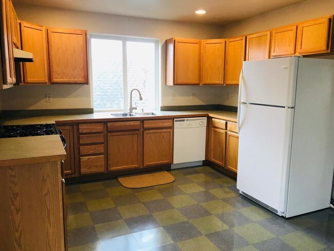 Upstairs living - 713 N Black Ave