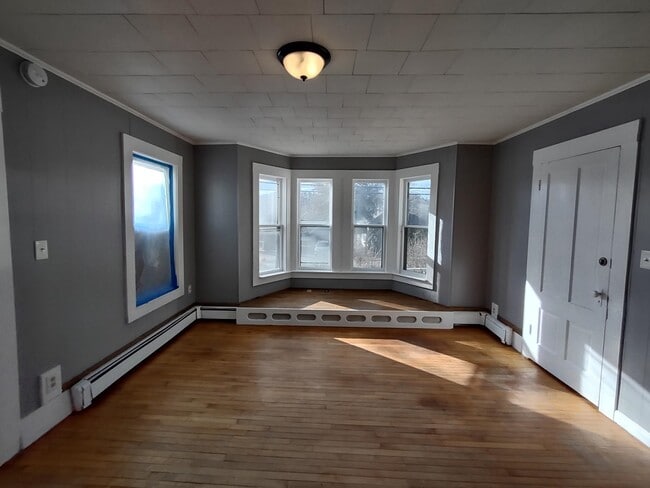 Building Photo - 184 S Main St