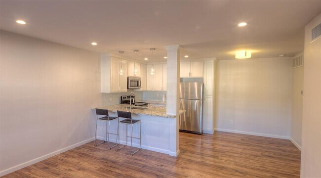 Building Photo - 1223 Augusta Dr