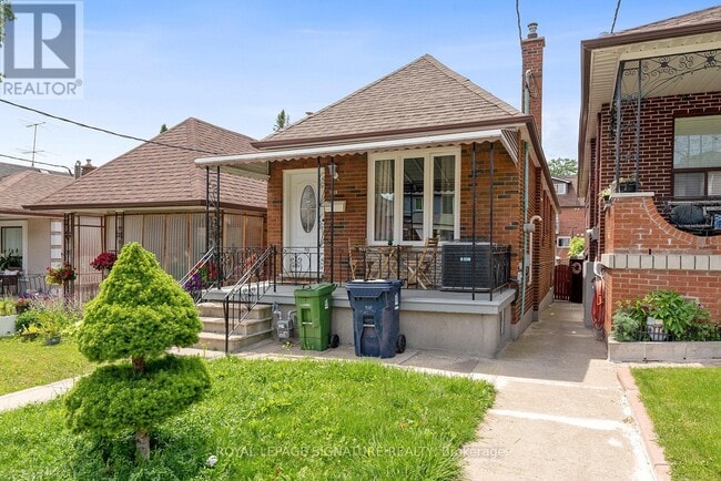 Building Photo - 502 Westmount Ave