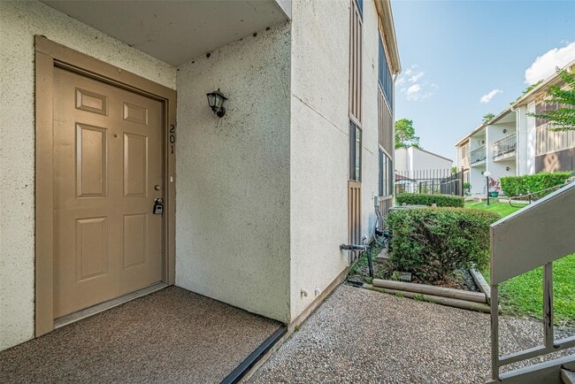 Building Photo - 12100 Melville Dr