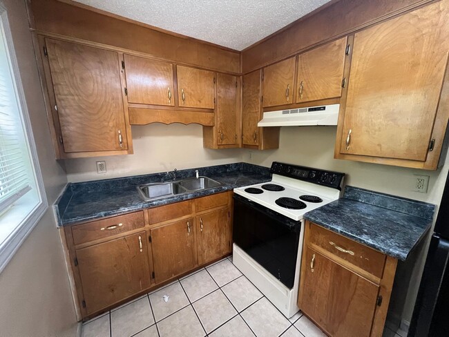 Building Photo - 2508 11th Ct