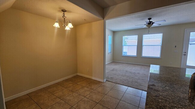 Foto del edificio - Spacious Randal Park Townhome