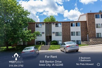 Building Photo - 808 Benton Dr