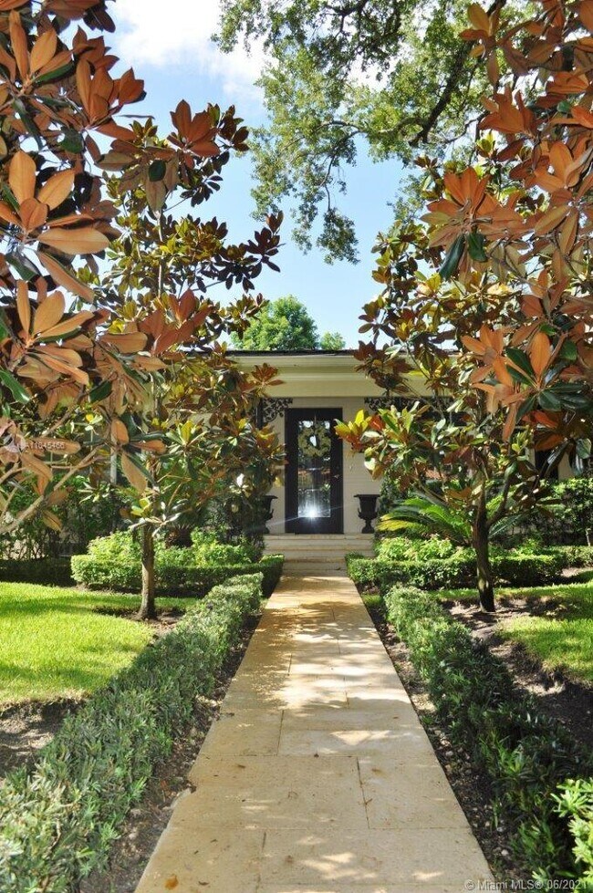 Foto del edificio - 926 Andalusia Ave