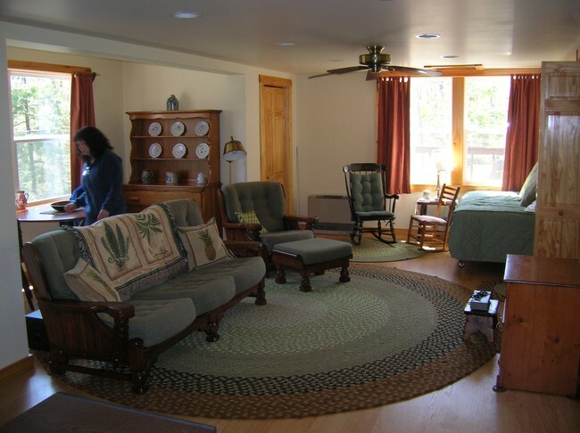 Foto del edificio - 113 Watson Pond Rd