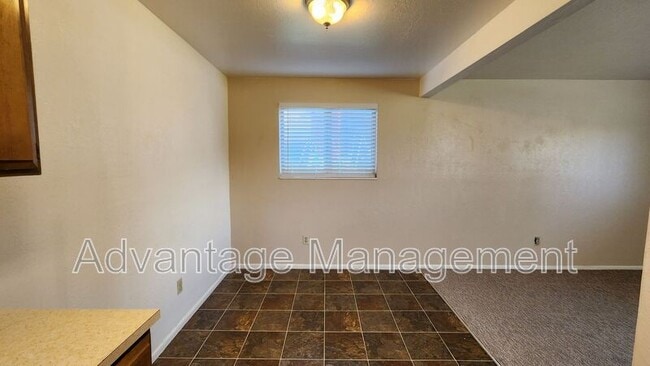 Building Photo - 842 50 E