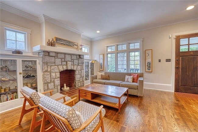 Building Photo - 997 Blue Ridge Ave NE