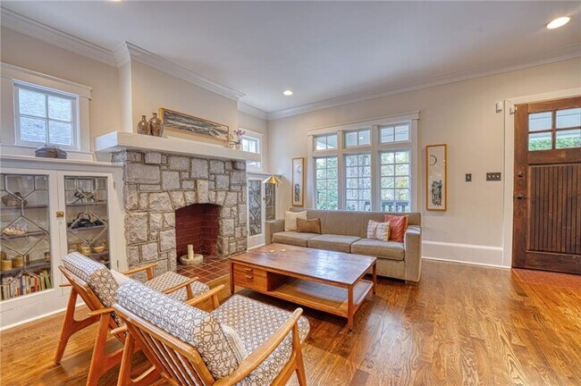 Foto del edificio - 997 Blue Ridge Ave NE