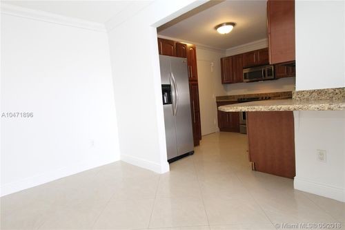 Foto del edificio - 10 Island Ave