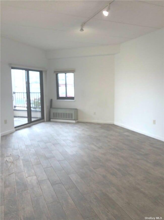 Building Photo - 725 Miller Ave