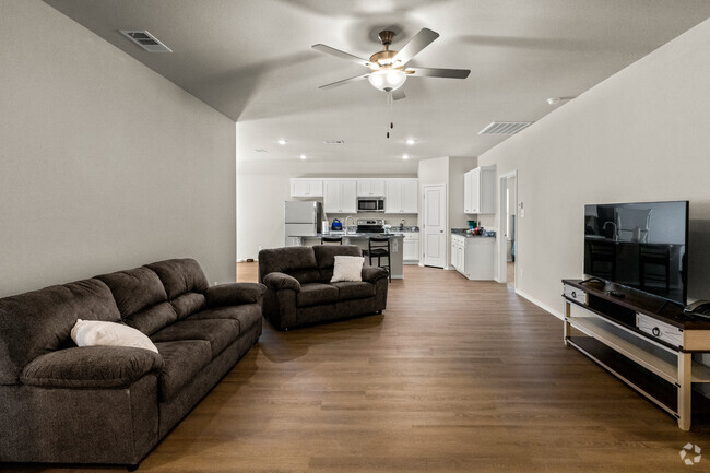 3B/2BA - 1616 sqft - Living Room - Vander Ranch Estate Rentals