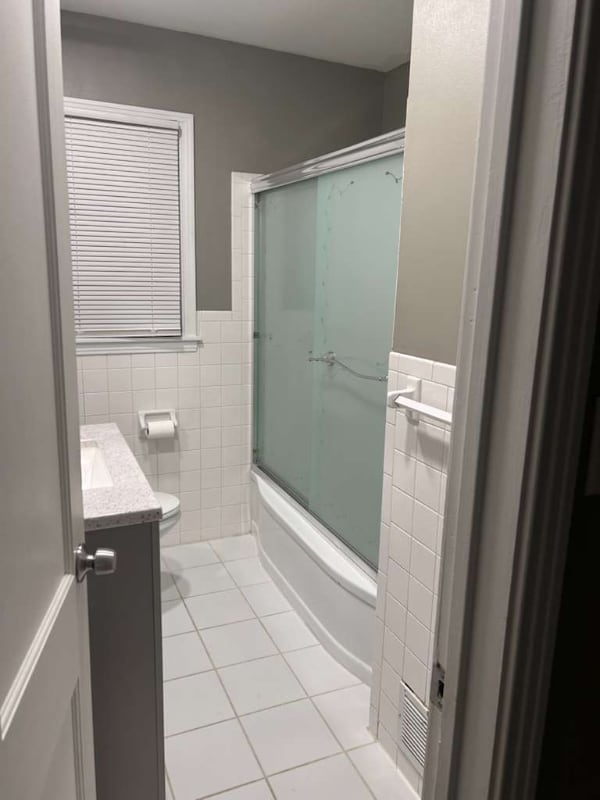 Building Photo - 215 W 89th St