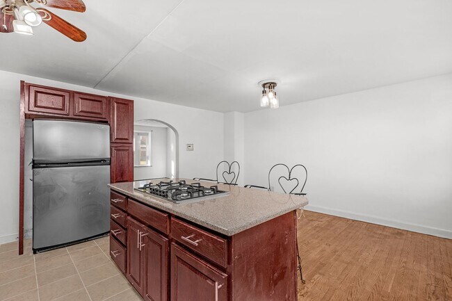 Foto del edificio - Charming 4-bedroom, 2-bath