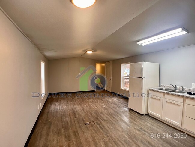 Building Photo - 3 Bedroom 2 Bathroom Manufactured Home