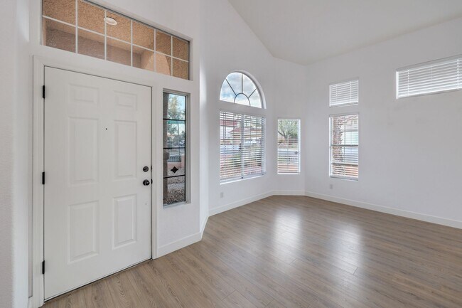 Building Photo - Beautiful 4BR / 3BA Corner-Lot Home with Designer Finishes