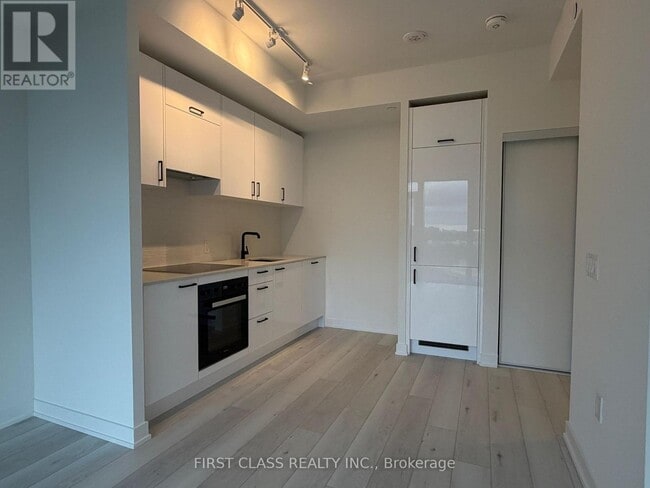 Building Photo - 1 Quarrington Lane