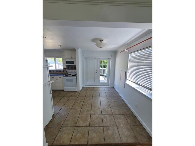Photo du bâtiment - 15439 Oxenham Ave