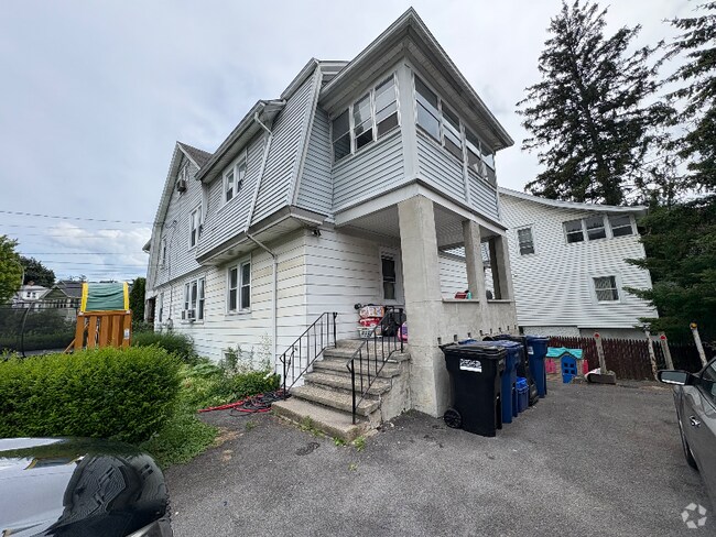 Building Photo - 2131 James St