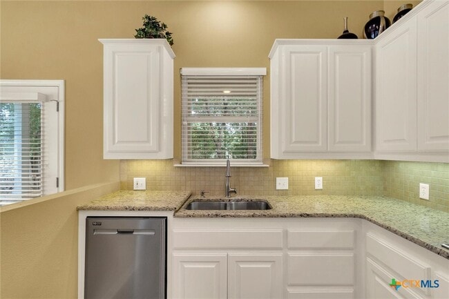 Building Photo - 2204 Garden Ct
