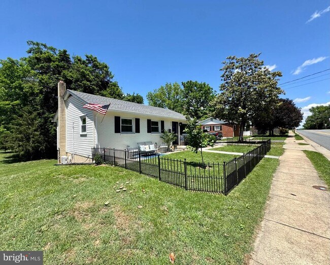 Building Photo - 311 S Buckmarsh St