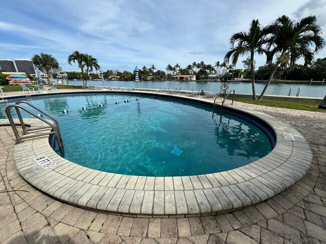 Building Photo - 9101 E Bay Harbor Dr