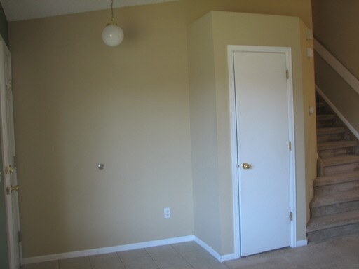 Building Photo - 4260 Archwood Dr
