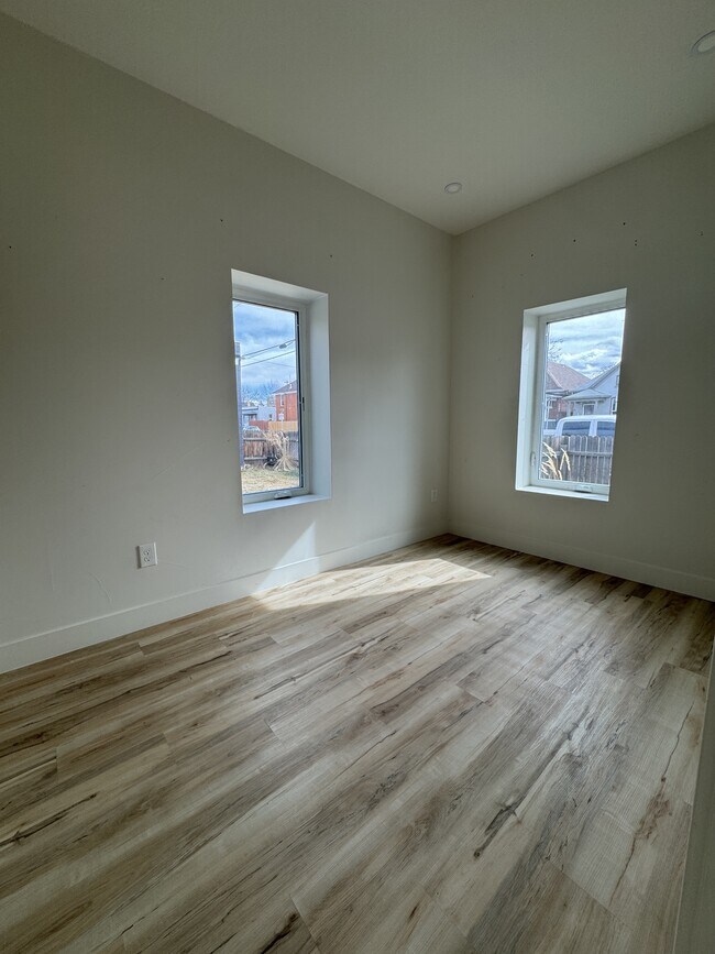 Foto del edificio - 715 W 9th Ave