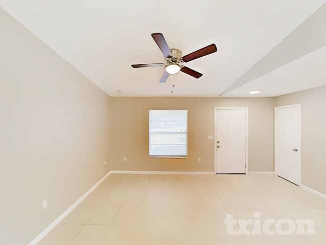 Foto del edificio - 4128 Sunny Land Dr