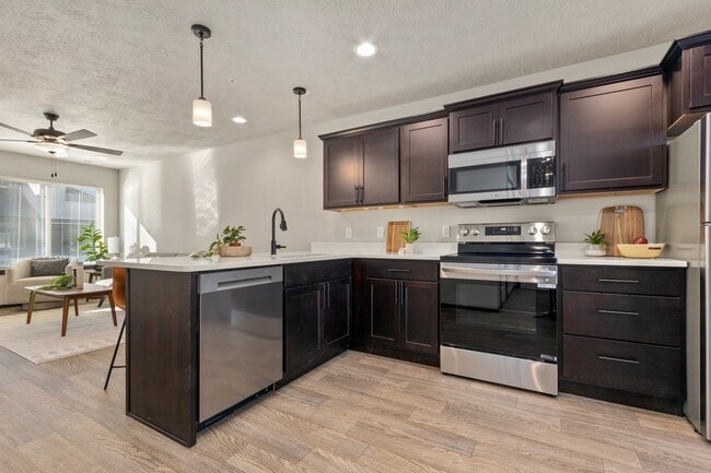 Building Photo - Chestnut Ridge