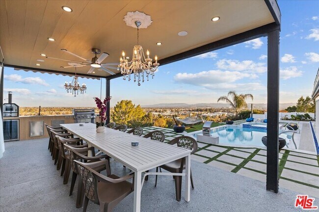 Foto del edificio - 8600 Farralone Ave
