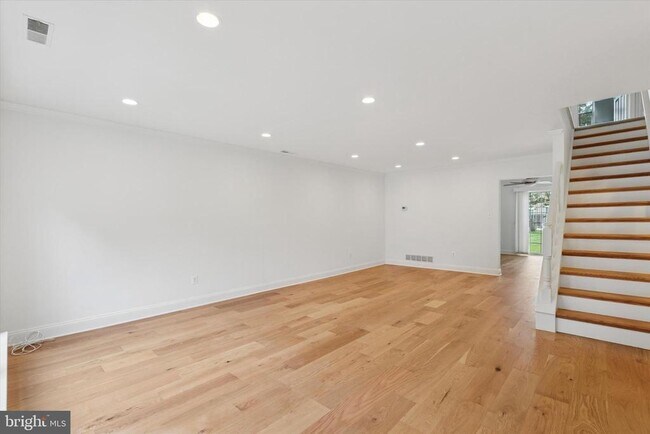 Foto del edificio - 235 Copper Beech Dr