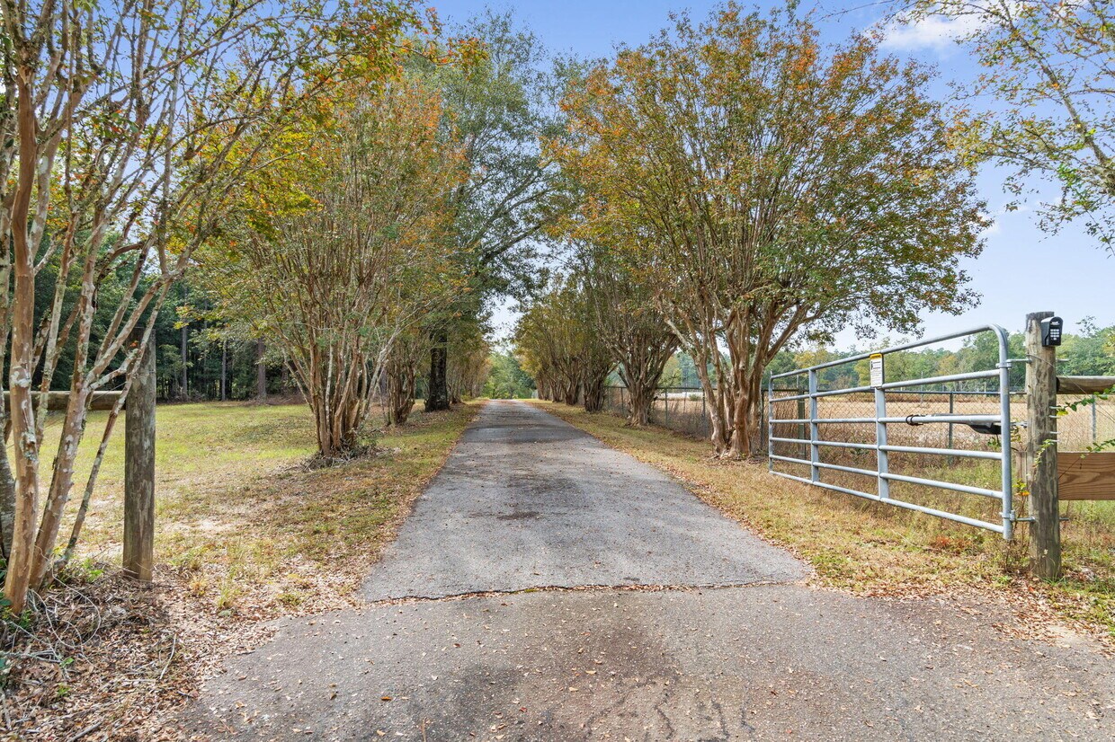 1724 Shockley Springs Rd, Baker, FL 32531 House Rental in Baker, FL