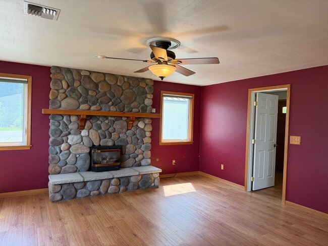 Building Photo - Harrington Lagoon Water View Home!