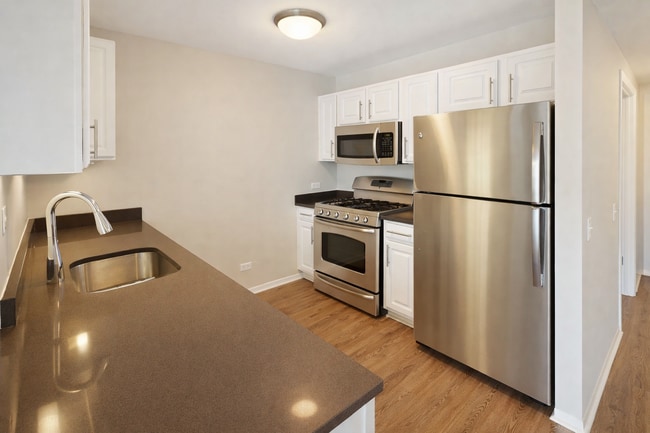 Building Photo - 601 N State St