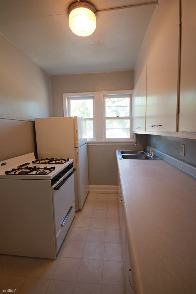 Building Photo - 1 br, 1 bath Apartment - 618 2nd Ave N #4
