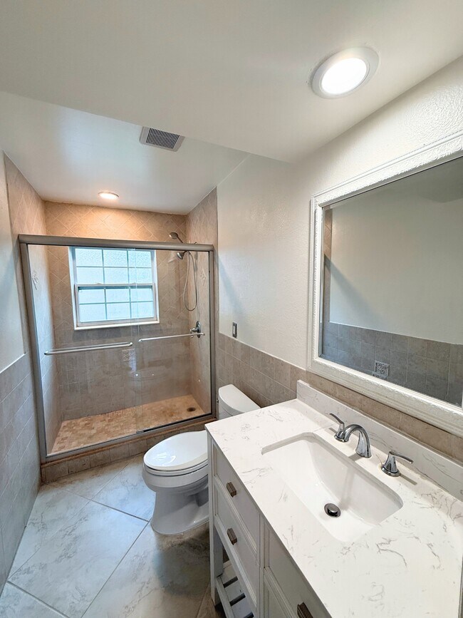 Baño compartido - 2315 Carroll Pl
