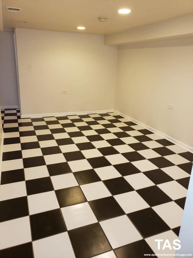 Foto del edificio - 2230 N Lockwood Ave
