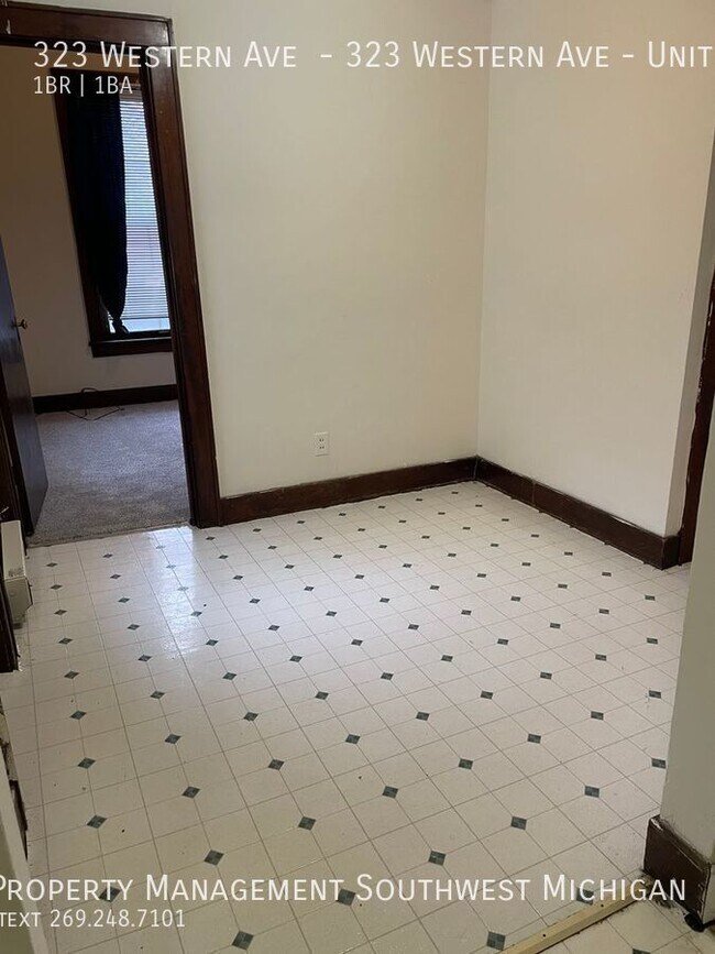 Building Photo - One bed, one bath upper unit apt in Benton...