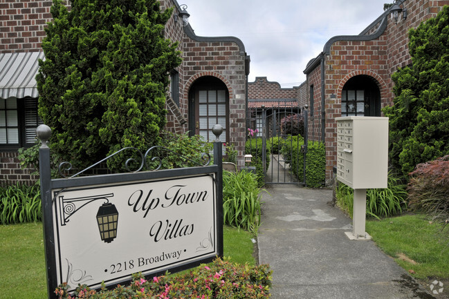 Foto del edificio - Uptown Villas