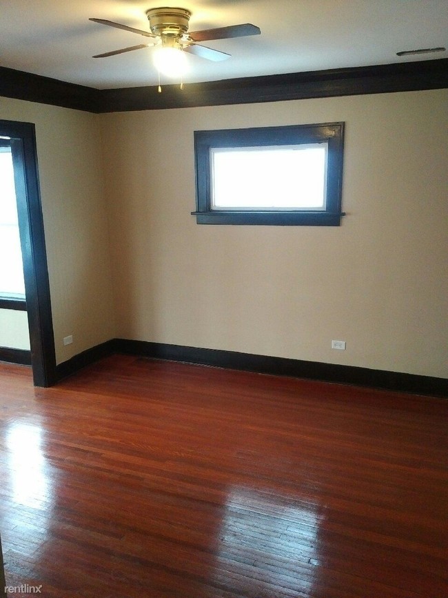 Building Photo - 13923 Lincoln Ave