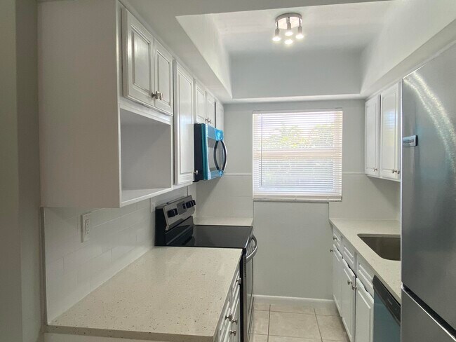 Foto del edificio - 853 SE 4th Ct