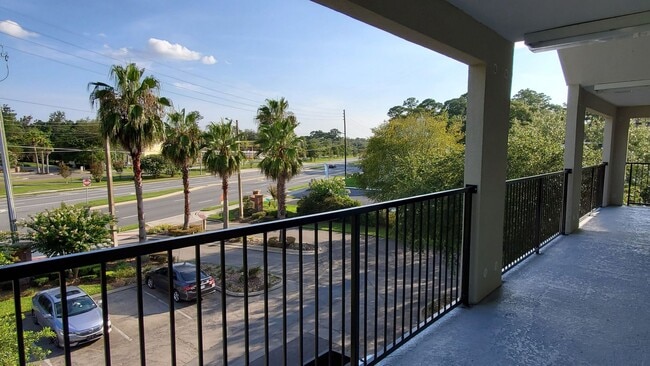 Building Photo - FOR RENT 1 bed 1 bath upper floor with bal...