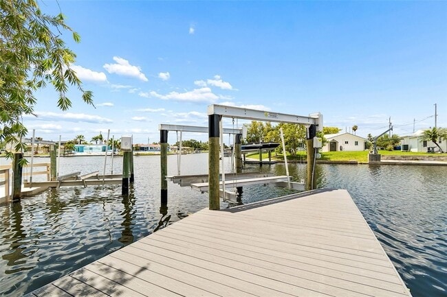 Building Photo - 4430 Floramar Terrace