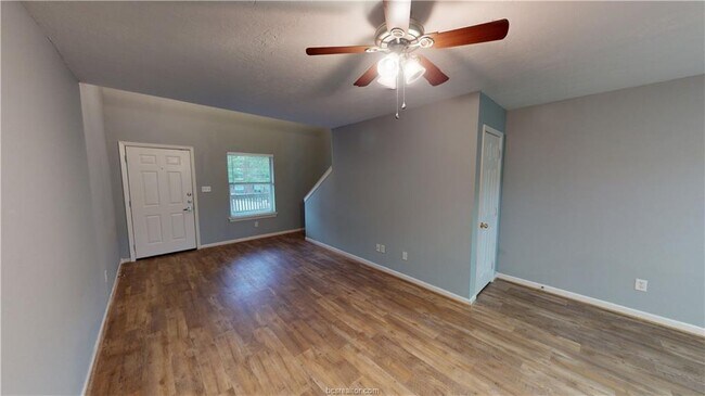 Building Photo - 409 Tauber St